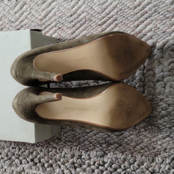Banana Republic Suede Pumps - Picture 2 of 3